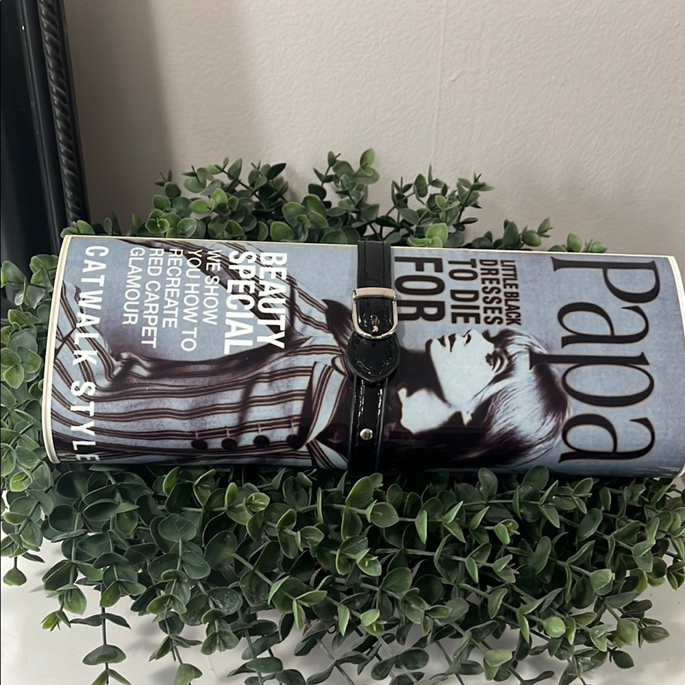 Vintage Paparazzi Hard Shell Magazine Clutch Purse Catwalk